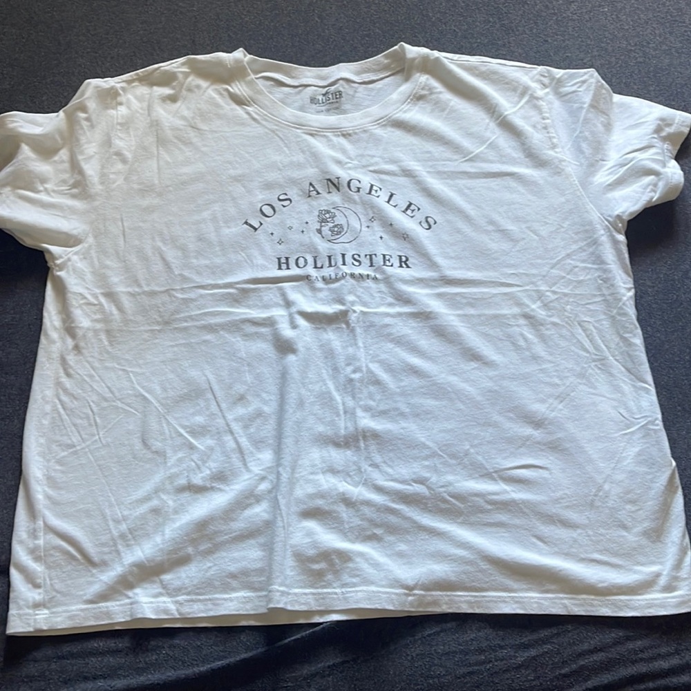 White Hollister tee